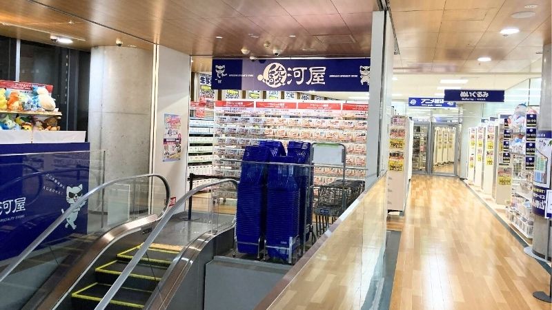 駿河屋 梅田茶屋町店出入口