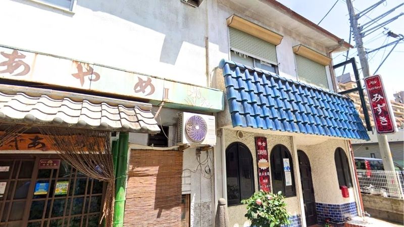 MTGnomise_Fnosyukaijo mtgの店 fの集会場が入る建物